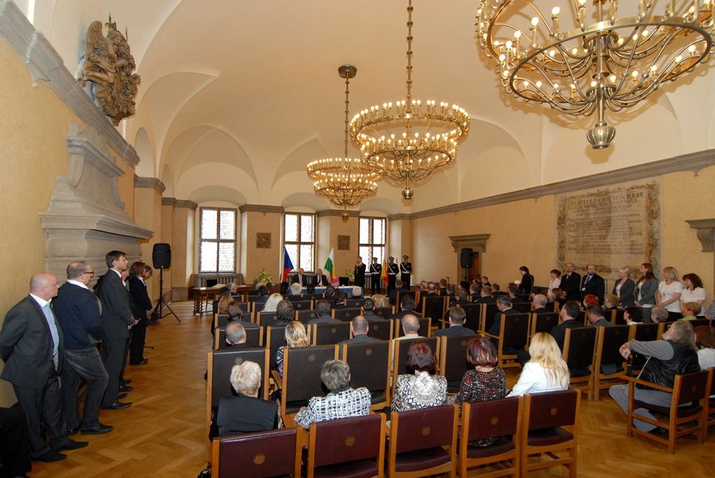 Na radnici zavítal prezident Miloš Zeman 14.5.2014 v odpoledních hodinách v doprovodu hejtmana Václava Šlajse a primátora Martina Baxy. „V Plzni jsem byl mnohokrát, ale zvláště vzpomínám na 6. květen 1990, kdy Plzeň oslavovala osvobození americkou armádou, ne sovětskou, jak se do té doby tvrdilo. Když vládla porevoluční atmosféra, věřili lidé v krásnou budoucnost, ale ta zešedla. A je to vina nás všech, mne nevyjímaje. Musíme udělat vše pro rozjasnění budoucnosti prostřednictvím, jak já říkám, ostrovů pozitivní deviace. Plzeňský kraj je jedním z nich. Rozvíjejme tyto ostrovy a snažme se kriticky upozorňovat na to, co se nám nelíbí,“ řekl mimo jiné ve svém úvodním slově prezident.