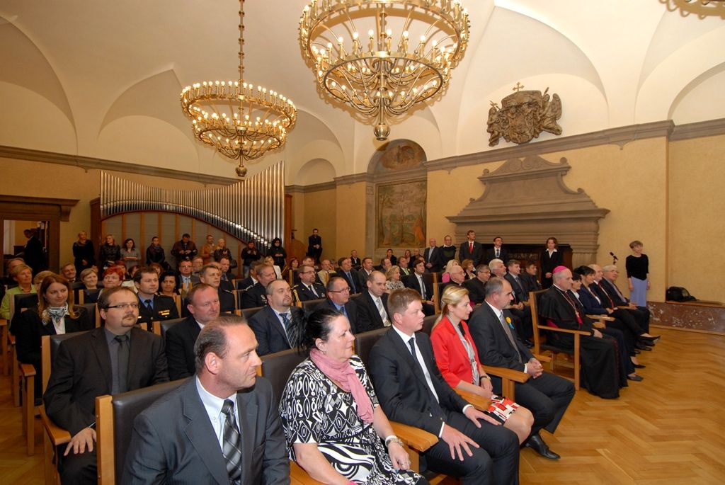 Na radnici zavítal prezident Miloš Zeman 14.5.2014 v odpoledních hodinách v doprovodu hejtmana Václava Šlajse a primátora Martina Baxy. „V Plzni jsem byl mnohokrát, ale zvláště vzpomínám na 6. květen 1990, kdy Plzeň oslavovala osvobození americkou armádou, ne sovětskou, jak se do té doby tvrdilo. Když vládla porevoluční atmosféra, věřili lidé v krásnou budoucnost, ale ta zešedla. A je to vina nás všech, mne nevyjímaje. Musíme udělat vše pro rozjasnění budoucnosti prostřednictvím, jak já říkám, ostrovů pozitivní deviace. Plzeňský kraj je jedním z nich. Rozvíjejme tyto ostrovy a snažme se kriticky upozorňovat na to, co se nám nelíbí,“ řekl mimo jiné ve svém úvodním slově prezident.