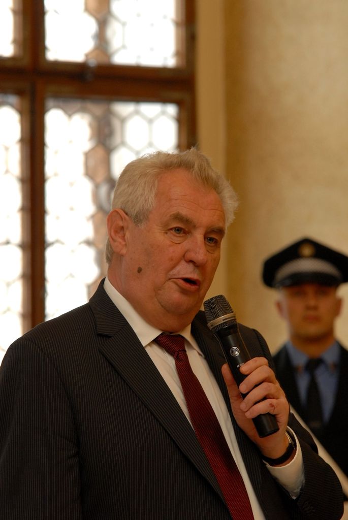 Na radnici zavítal prezident Miloš Zeman 14.5.2014 v odpoledních hodinách v doprovodu hejtmana Václava Šlajse a primátora Martina Baxy. „V Plzni jsem byl mnohokrát, ale zvláště vzpomínám na 6. květen 1990, kdy Plzeň oslavovala osvobození americkou armádou, ne sovětskou, jak se do té doby tvrdilo. Když vládla porevoluční atmosféra, věřili lidé v krásnou budoucnost, ale ta zešedla. A je to vina nás všech, mne nevyjímaje. Musíme udělat vše pro rozjasnění budoucnosti prostřednictvím, jak já říkám, ostrovů pozitivní deviace. Plzeňský kraj je jedním z nich. Rozvíjejme tyto ostrovy a snažme se kriticky upozorňovat na to, co se nám nelíbí,“ řekl mimo jiné ve svém úvodním slově prezident.
