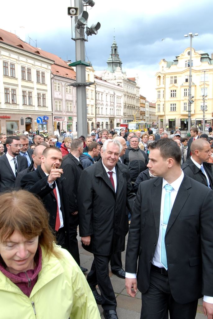 Na radnici zavítal prezident Miloš Zeman 14.5.2014 v odpoledních hodinách v doprovodu hejtmana Václava Šlajse a primátora Martina Baxy. „V Plzni jsem byl mnohokrát, ale zvláště vzpomínám na 6. květen 1990, kdy Plzeň oslavovala osvobození americkou armádou, ne sovětskou, jak se do té doby tvrdilo. Když vládla porevoluční atmosféra, věřili lidé v krásnou budoucnost, ale ta zešedla. A je to vina nás všech, mne nevyjímaje. Musíme udělat vše pro rozjasnění budoucnosti prostřednictvím, jak já říkám, ostrovů pozitivní deviace. Plzeňský kraj je jedním z nich. Rozvíjejme tyto ostrovy a snažme se kriticky upozorňovat na to, co se nám nelíbí,“ řekl mimo jiné ve svém úvodním slově prezident.
