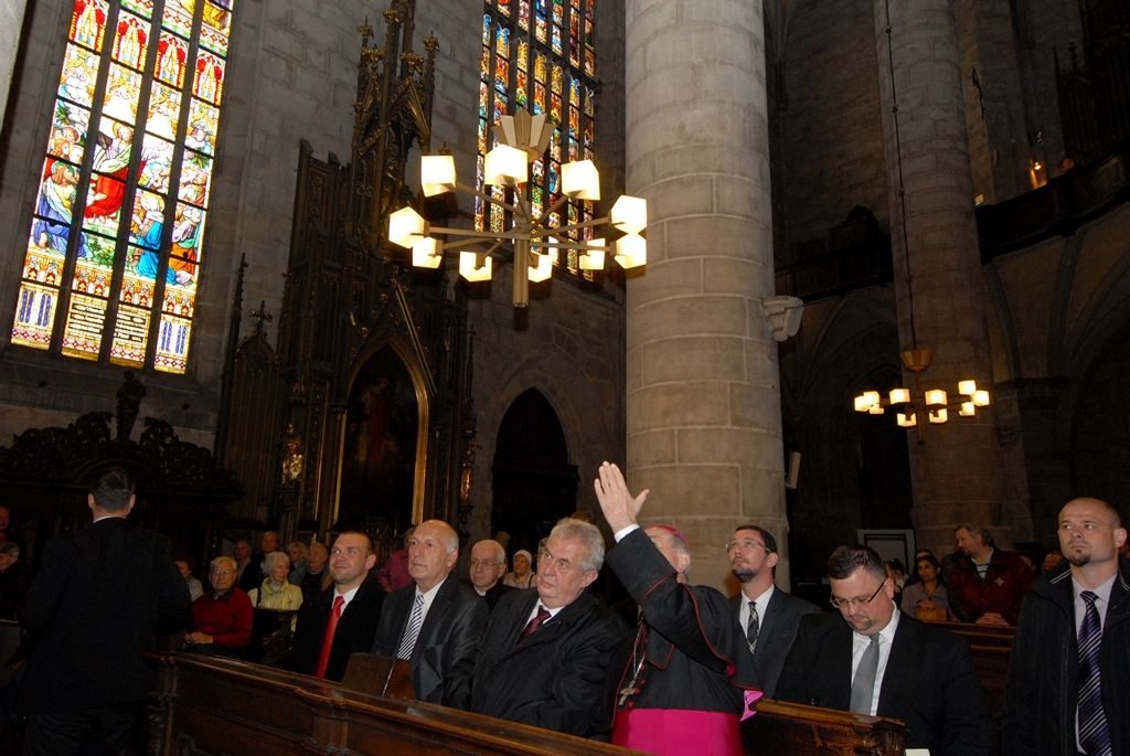 Na radnici zavítal prezident Miloš Zeman 14.5.2014 v odpoledních hodinách v doprovodu hejtmana Václava Šlajse a primátora Martina Baxy. „V Plzni jsem byl mnohokrát, ale zvláště vzpomínám na 6. květen 1990, kdy Plzeň oslavovala osvobození americkou armádou, ne sovětskou, jak se do té doby tvrdilo. Když vládla porevoluční atmosféra, věřili lidé v krásnou budoucnost, ale ta zešedla. A je to vina nás všech, mne nevyjímaje. Musíme udělat vše pro rozjasnění budoucnosti prostřednictvím, jak já říkám, ostrovů pozitivní deviace. Plzeňský kraj je jedním z nich. Rozvíjejme tyto ostrovy a snažme se kriticky upozorňovat na to, co se nám nelíbí,“ řekl mimo jiné ve svém úvodním slově prezident.