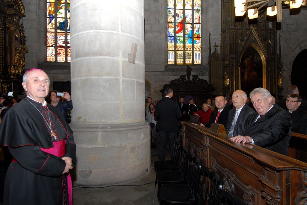 Na radnici zavítal prezident Miloš Zeman 14.5.2014 v odpoledních hodinách v doprovodu hejtmana Václava Šlajse a primátora Martina Baxy. „V Plzni jsem byl mnohokrát, ale zvláště vzpomínám na 6. květen 1990, kdy Plzeň oslavovala osvobození americkou armádou, ne sovětskou, jak se do té doby tvrdilo. Když vládla porevoluční atmosféra, věřili lidé v krásnou budoucnost, ale ta zešedla. A je to vina nás všech, mne nevyjímaje. Musíme udělat vše pro rozjasnění budoucnosti prostřednictvím, jak já říkám, ostrovů pozitivní deviace. Plzeňský kraj je jedním z nich. Rozvíjejme tyto ostrovy a snažme se kriticky upozorňovat na to, co se nám nelíbí,“ řekl mimo jiné ve svém úvodním slově prezident.