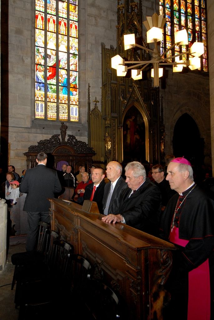 Na radnici zavítal prezident Miloš Zeman 14.5.2014 v odpoledních hodinách v doprovodu hejtmana Václava Šlajse a primátora Martina Baxy. „V Plzni jsem byl mnohokrát, ale zvláště vzpomínám na 6. květen 1990, kdy Plzeň oslavovala osvobození americkou armádou, ne sovětskou, jak se do té doby tvrdilo. Když vládla porevoluční atmosféra, věřili lidé v krásnou budoucnost, ale ta zešedla. A je to vina nás všech, mne nevyjímaje. Musíme udělat vše pro rozjasnění budoucnosti prostřednictvím, jak já říkám, ostrovů pozitivní deviace. Plzeňský kraj je jedním z nich. Rozvíjejme tyto ostrovy a snažme se kriticky upozorňovat na to, co se nám nelíbí,“ řekl mimo jiné ve svém úvodním slově prezident.
