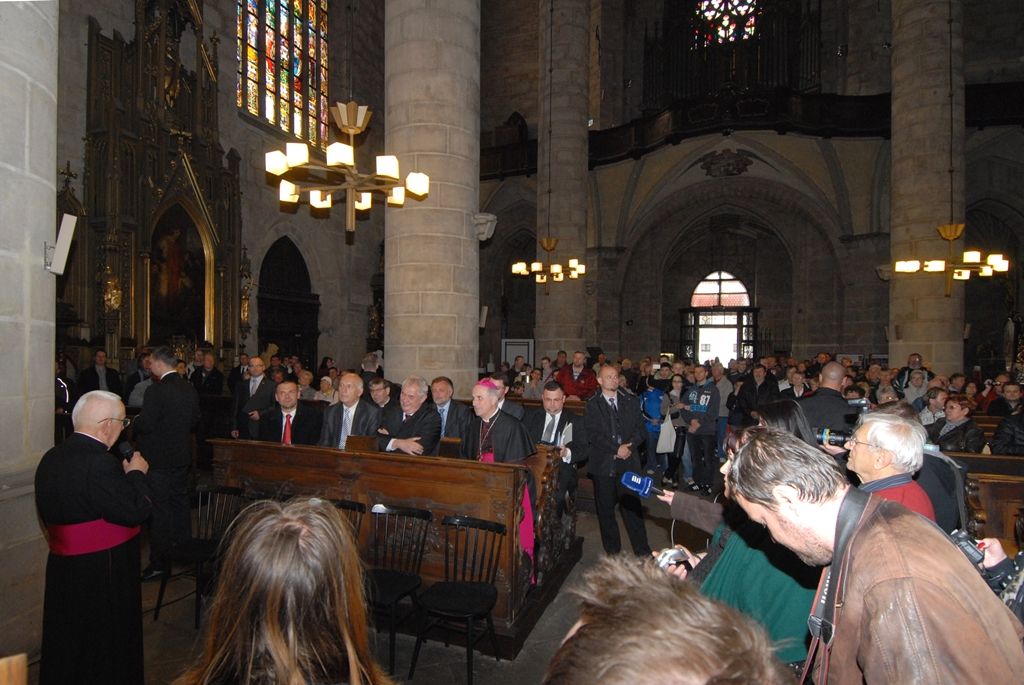 Na radnici zavítal prezident Miloš Zeman 14.5.2014 v odpoledních hodinách v doprovodu hejtmana Václava Šlajse a primátora Martina Baxy. „V Plzni jsem byl mnohokrát, ale zvláště vzpomínám na 6. květen 1990, kdy Plzeň oslavovala osvobození americkou armádou, ne sovětskou, jak se do té doby tvrdilo. Když vládla porevoluční atmosféra, věřili lidé v krásnou budoucnost, ale ta zešedla. A je to vina nás všech, mne nevyjímaje. Musíme udělat vše pro rozjasnění budoucnosti prostřednictvím, jak já říkám, ostrovů pozitivní deviace. Plzeňský kraj je jedním z nich. Rozvíjejme tyto ostrovy a snažme se kriticky upozorňovat na to, co se nám nelíbí,“ řekl mimo jiné ve svém úvodním slově prezident.