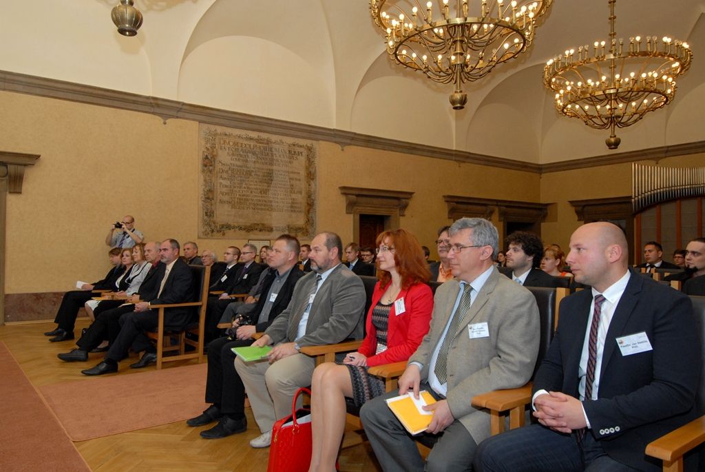 Olympiáda techniky Plzeň 2014 byla 20.5.2014 slavnostně zahájena v obřadní síni plzeňské radnice. Jedná se o osmý ročník mezinárodní konference se soutěžní přehlídkou prací a činností studentů technických kateder pedagogických fakult, kterou pořádá katedra matematiky, fyziky a technické výchovy Fakulty pedagogické Západočeské univerzity v Plzni. „Ať se vám daří a přeji vám úspěch. Právě na vás záleží, zda oslovíte mladé studenty, kteří se budou dále zabývat technickými obory,“ pronesl náměstek primátora Martin Zrzavecký při zahájení olympiády na plzeňské radnici.