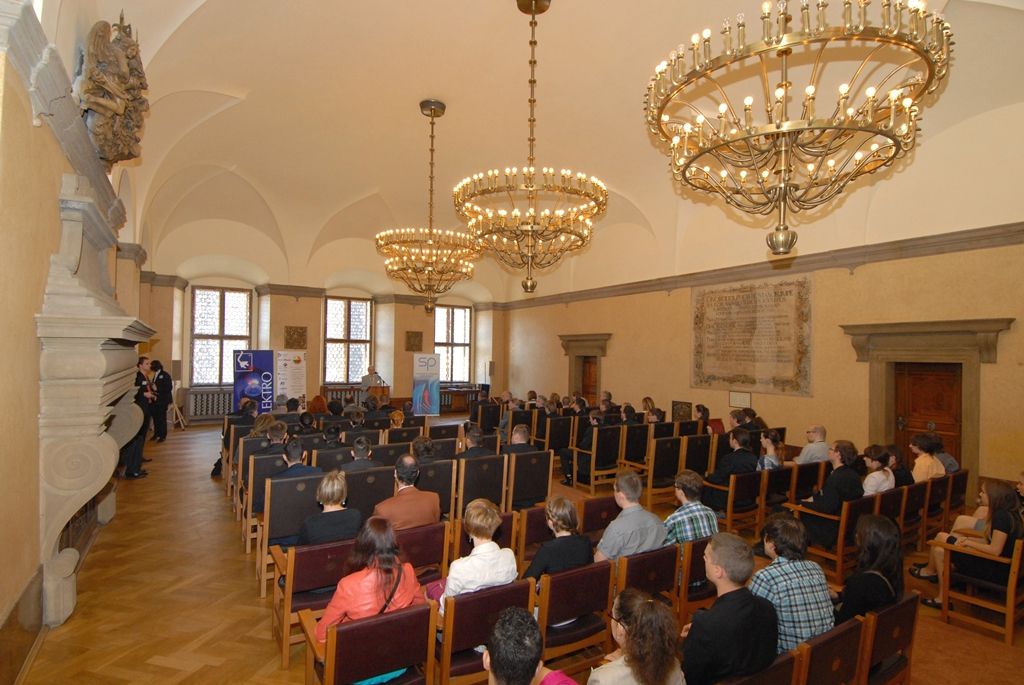 Olympiáda techniky Plzeň 2014 byla 20.5.2014 slavnostně zahájena v obřadní síni plzeňské radnice. Jedná se o osmý ročník mezinárodní konference se soutěžní přehlídkou prací a činností studentů technických kateder pedagogických fakult, kterou pořádá katedra matematiky, fyziky a technické výchovy Fakulty pedagogické Západočeské univerzity v Plzni. „Ať se vám daří a přeji vám úspěch. Právě na vás záleží, zda oslovíte mladé studenty, kteří se budou dále zabývat technickými obory,“ pronesl náměstek primátora Martin Zrzavecký při zahájení olympiády na plzeňské radnici.