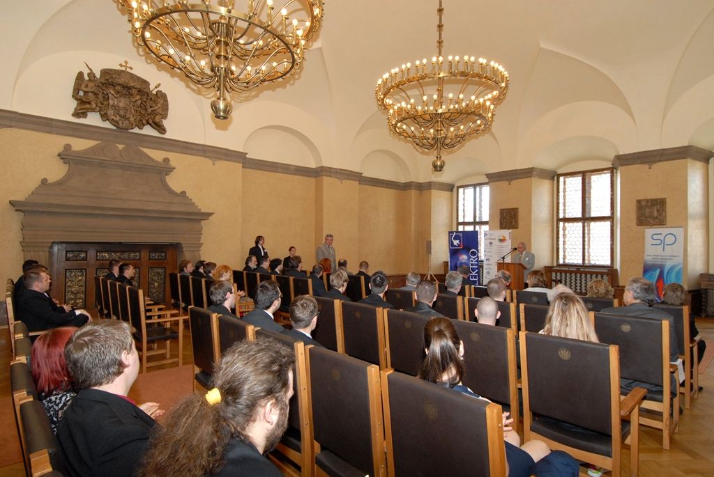 Olympiáda techniky Plzeň 2014 byla 20.5.2014 slavnostně zahájena v obřadní síni plzeňské radnice. Jedná se o osmý ročník mezinárodní konference se soutěžní přehlídkou prací a činností studentů technických kateder pedagogických fakult, kterou pořádá katedra matematiky, fyziky a technické výchovy Fakulty pedagogické Západočeské univerzity v Plzni. „Ať se vám daří a přeji vám úspěch. Právě na vás záleží, zda oslovíte mladé studenty, kteří se budou dále zabývat technickými obory,“ pronesl náměstek primátora Martin Zrzavecký při zahájení olympiády na plzeňské radnici.