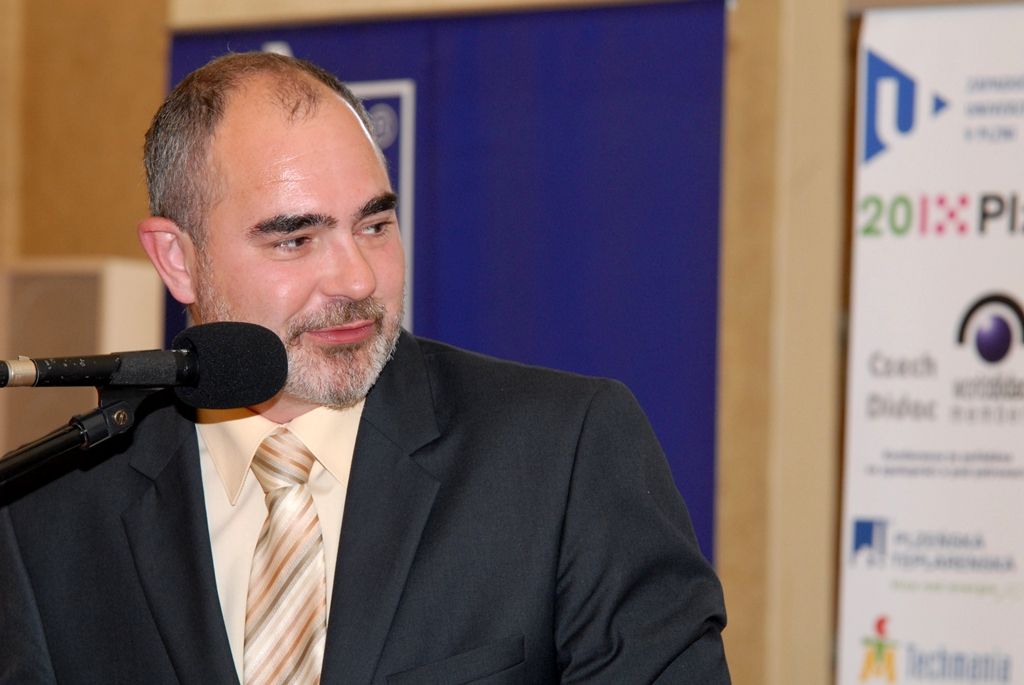 Olympiáda techniky Plzeň 2014 byla 20.5.2014 slavnostně zahájena v obřadní síni plzeňské radnice. Jedná se o osmý ročník mezinárodní konference se soutěžní přehlídkou prací a činností studentů technických kateder pedagogických fakult, kterou pořádá katedra matematiky, fyziky a technické výchovy Fakulty pedagogické Západočeské univerzity v Plzni. „Ať se vám daří a přeji vám úspěch. Právě na vás záleží, zda oslovíte mladé studenty, kteří se budou dále zabývat technickými obory,“ pronesl náměstek primátora Martin Zrzavecký při zahájení olympiády na plzeňské radnici.