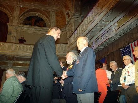 Měšťanská beseda: Předání pamětních medailí a grafických listů města veteránům. Předání se zúčastnilo opět několik významných hostů a doprovodů veteránů.