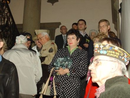 Vzpomínkový akt k uctění amerických vojáků 16. obrněné divize a belgických vojáků 17. Královského střeleckého pluku na plzeňské radnici