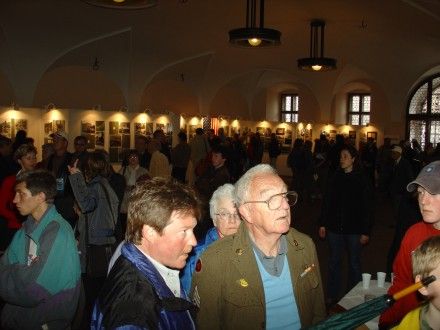 Vzpomínkový akt k uctění amerických vojáků 16. obrněné divize a belgických vojáků 17. Královského střeleckého pluku na plzeňské radnici