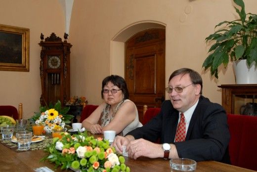 Spolu s panem Václavem Jílkem přijela na plzeňskou radnici i mongolská novinářka Borkhondoin Indra