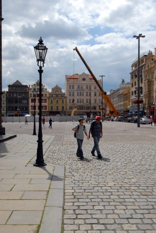 Konkrétní podobu získávají kašny architekta Ondřeje Císlera na náměstí Republiky v Plzni (foto 22., 23.6. a 14.7.2010).