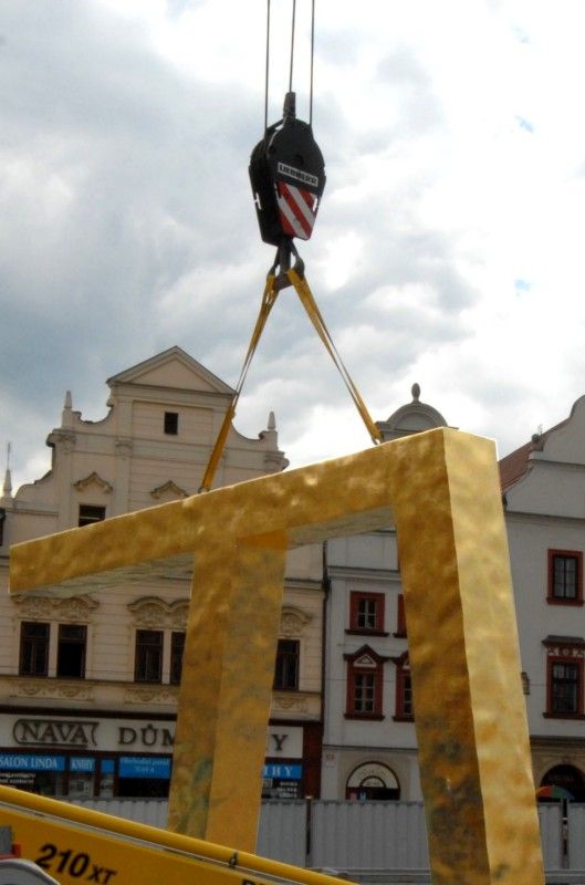 Konkrétní podobu získávají kašny architekta Ondřeje Císlera na náměstí Republiky v Plzni (foto 22., 23.6. a 14.7.2010).
