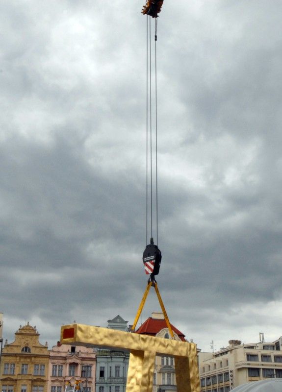 Konkrétní podobu získávají kašny architekta Ondřeje Císlera na náměstí Republiky v Plzni (foto 22., 23.6. a 14.7.2010).