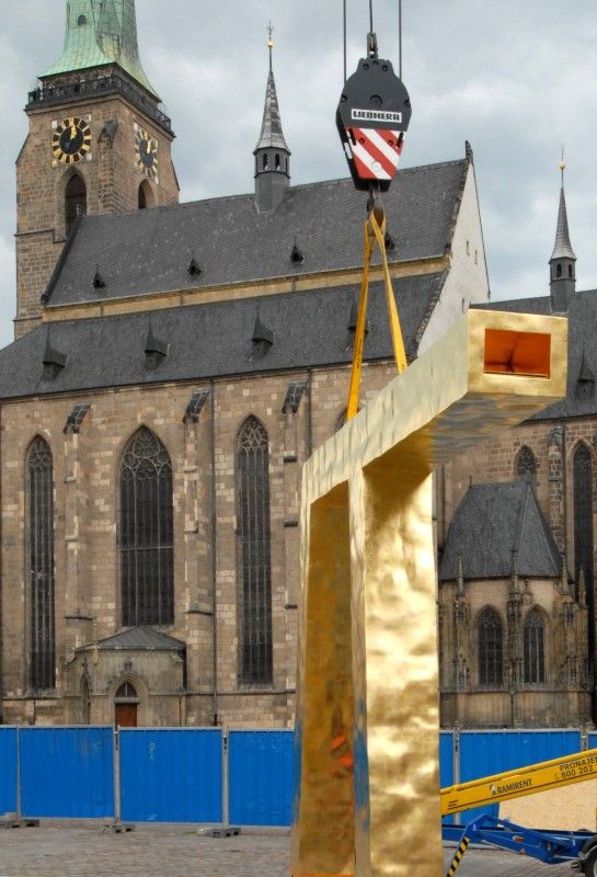 Konkrétní podobu získávají kašny architekta Ondřeje Císlera na náměstí Republiky v Plzni (foto 22., 23.6. a 14.7.2010).