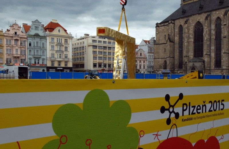 Konkrétní podobu získávají kašny architekta Ondřeje Císlera na náměstí Republiky v Plzni (foto 22., 23.6. a 14.7.2010).