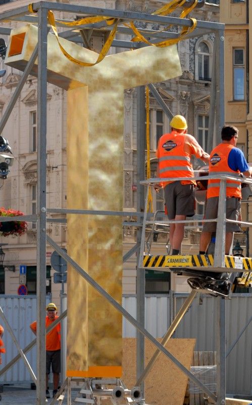 Konkrétní podobu získávají kašny architekta Ondřeje Císlera na náměstí Republiky v Plzni (foto 22., 23.6. a 14.7.2010).