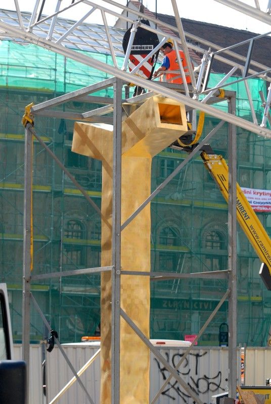 Konkrétní podobu získávají kašny architekta Ondřeje Císlera na náměstí Republiky v Plzni (foto 22., 23.6. a 14.7.2010).