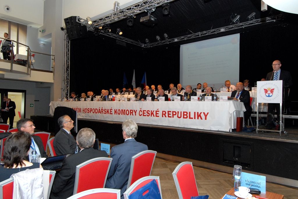 Při své návštěvě Plzně zavítal premiér Bohuslav Sobotka na radnici, kde se krátce setkal s primátorem Martinem Baxou a ekonomickým náměstkem primátora Martinem Zrzaveckým. (foto: 22.5.2014)