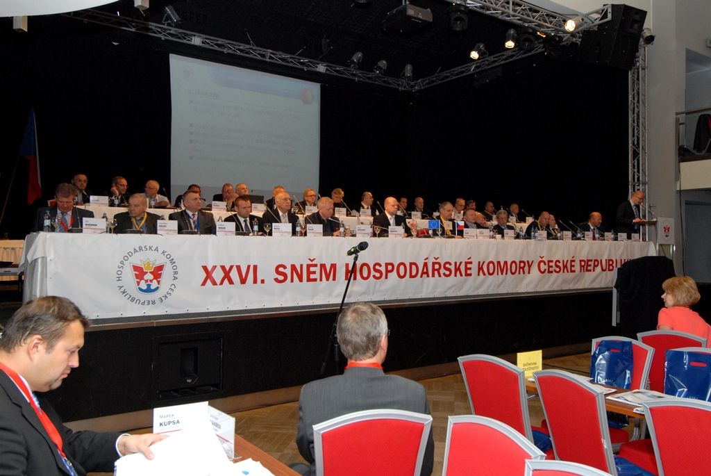 Při své návštěvě Plzně zavítal premiér Bohuslav Sobotka na radnici, kde se krátce setkal s primátorem Martinem Baxou a ekonomickým náměstkem primátora Martinem Zrzaveckým. (foto: 22.5.2014)