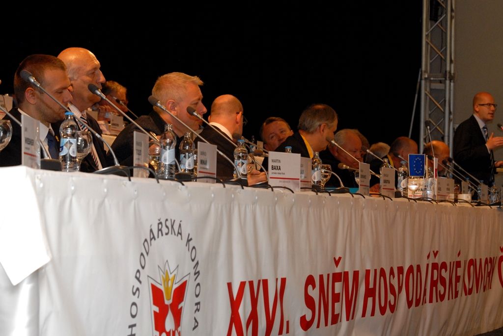 Při své návštěvě Plzně zavítal premiér Bohuslav Sobotka na radnici, kde se krátce setkal s primátorem Martinem Baxou a ekonomickým náměstkem primátora Martinem Zrzaveckým. (foto: 22.5.2014)