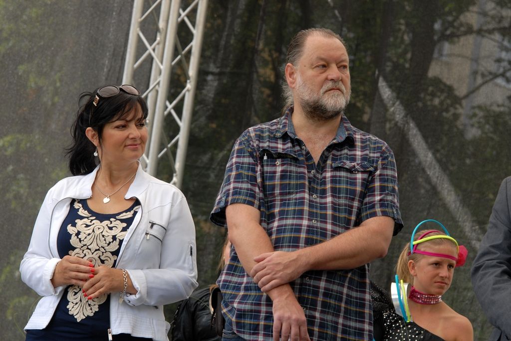 Pošestnácté se v Plzni koná Bambiriáda, akce, při níž se prezentují spolky dětí, mládeže a středisek volného času z celého Plzeňského kraje. Letos organizacím pracujícím s dětmi a mládeží ve volném čase poskytly zázemí Chvojkovy lomy na Slovanech. Jejich stánkovou prezentaci doplňuje pódiový program, při kterém se představují desítky tanečních souborů, hudebních skupin a amatérských umělců z řad dětí a mládeže. Pro návštěvníky jsou připraveny také ukázky hasičské a vojenské techniky. (foto: 23.5.2014)