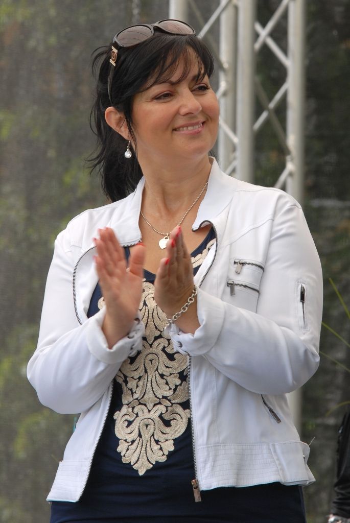 Pošestnácté se v Plzni koná Bambiriáda, akce, při níž se prezentují spolky dětí, mládeže a středisek volného času z celého Plzeňského kraje. Letos organizacím pracujícím s dětmi a mládeží ve volném čase poskytly zázemí Chvojkovy lomy na Slovanech. Jejich stánkovou prezentaci doplňuje pódiový program, při kterém se představují desítky tanečních souborů, hudebních skupin a amatérských umělců z řad dětí a mládeže. Pro návštěvníky jsou připraveny také ukázky hasičské a vojenské techniky. (foto: 23.5.2014)