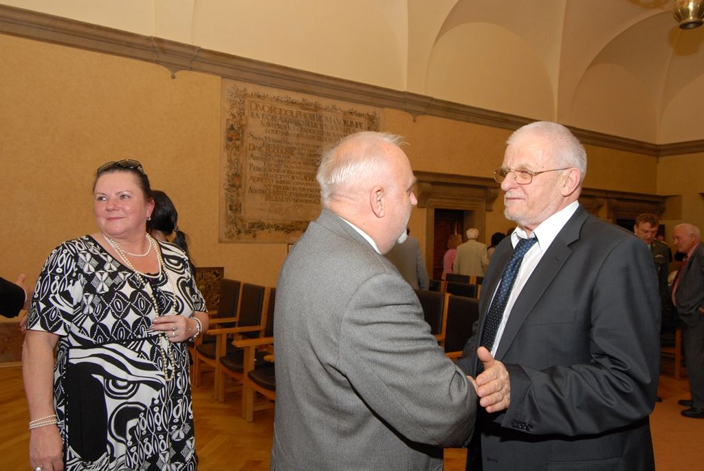 Plzeňské události 1. června 1953, kdy se na dvacet tisíc Plzeňanů vzepřelo komunistické moci, si město jako každý rok připomnělo udělením Ceny 1. června. Obdržel ji český literární kritik, politický komentátor, publicista a vysokoškolský učitel Bohumil Doležal za trvalou obhajobu a prosazování principů demokracie, lidských práv a svobod. (foto: 1.6.2014)