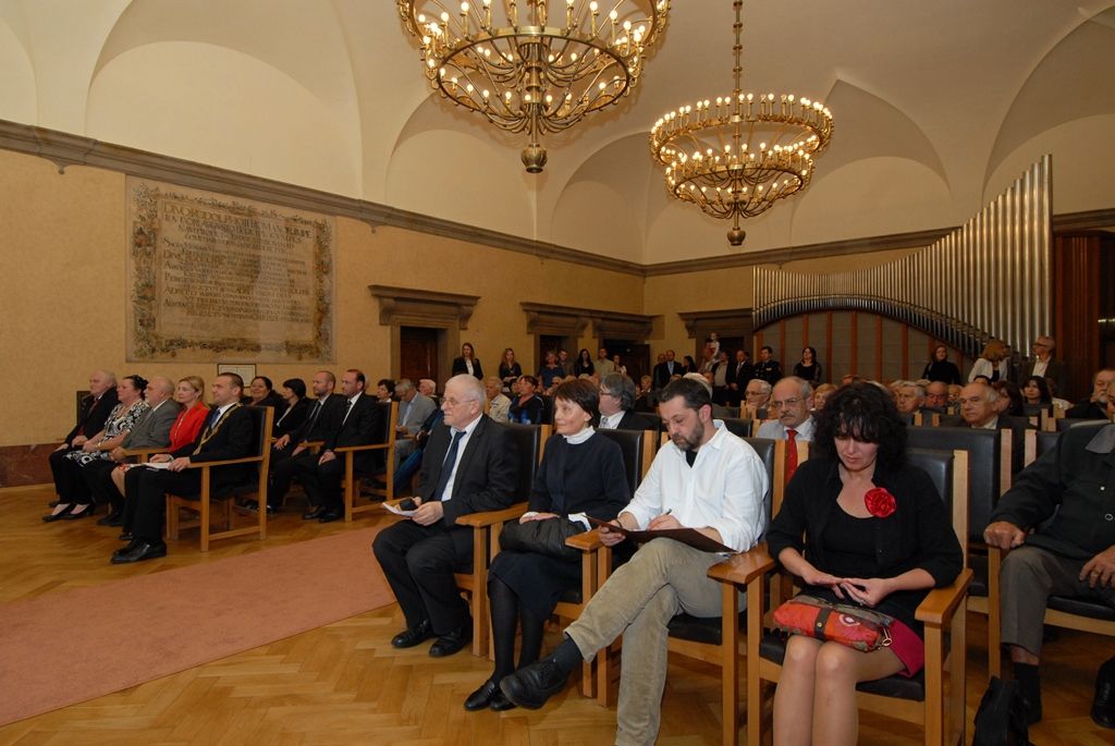 Plzeňské události 1. června 1953, kdy se na dvacet tisíc Plzeňanů vzepřelo komunistické moci, si město jako každý rok připomnělo udělením Ceny 1. června. Obdržel ji český literární kritik, politický komentátor, publicista a vysokoškolský učitel Bohumil Doležal za trvalou obhajobu a prosazování principů demokracie, lidských práv a svobod. (foto: 1.6.2014)
