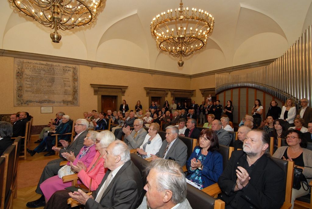Plzeňské události 1. června 1953, kdy se na dvacet tisíc Plzeňanů vzepřelo komunistické moci, si město jako každý rok připomnělo udělením Ceny 1. června. Obdržel ji český literární kritik, politický komentátor, publicista a vysokoškolský učitel Bohumil Doležal za trvalou obhajobu a prosazování principů demokracie, lidských práv a svobod. (foto: 1.6.2014)