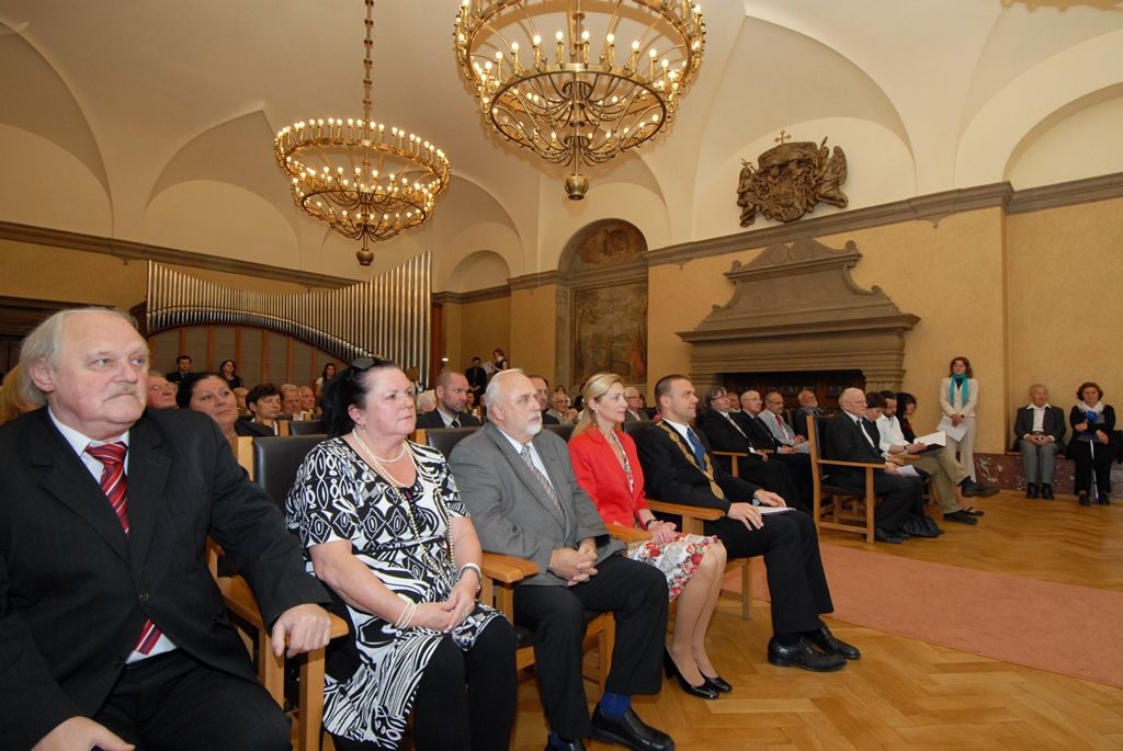 Plzeňské události 1. června 1953, kdy se na dvacet tisíc Plzeňanů vzepřelo komunistické moci, si město jako každý rok připomnělo udělením Ceny 1. června. Obdržel ji český literární kritik, politický komentátor, publicista a vysokoškolský učitel Bohumil Doležal za trvalou obhajobu a prosazování principů demokracie, lidských práv a svobod. (foto: 1.6.2014)