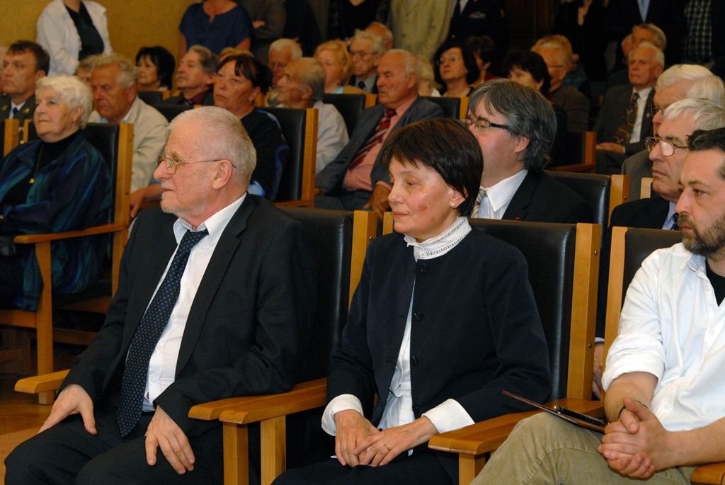 Plzeňské události 1. června 1953, kdy se na dvacet tisíc Plzeňanů vzepřelo komunistické moci, si město jako každý rok připomnělo udělením Ceny 1. června. Obdržel ji český literární kritik, politický komentátor, publicista a vysokoškolský učitel Bohumil Doležal za trvalou obhajobu a prosazování principů demokracie, lidských práv a svobod. (foto: 1.6.2014)
