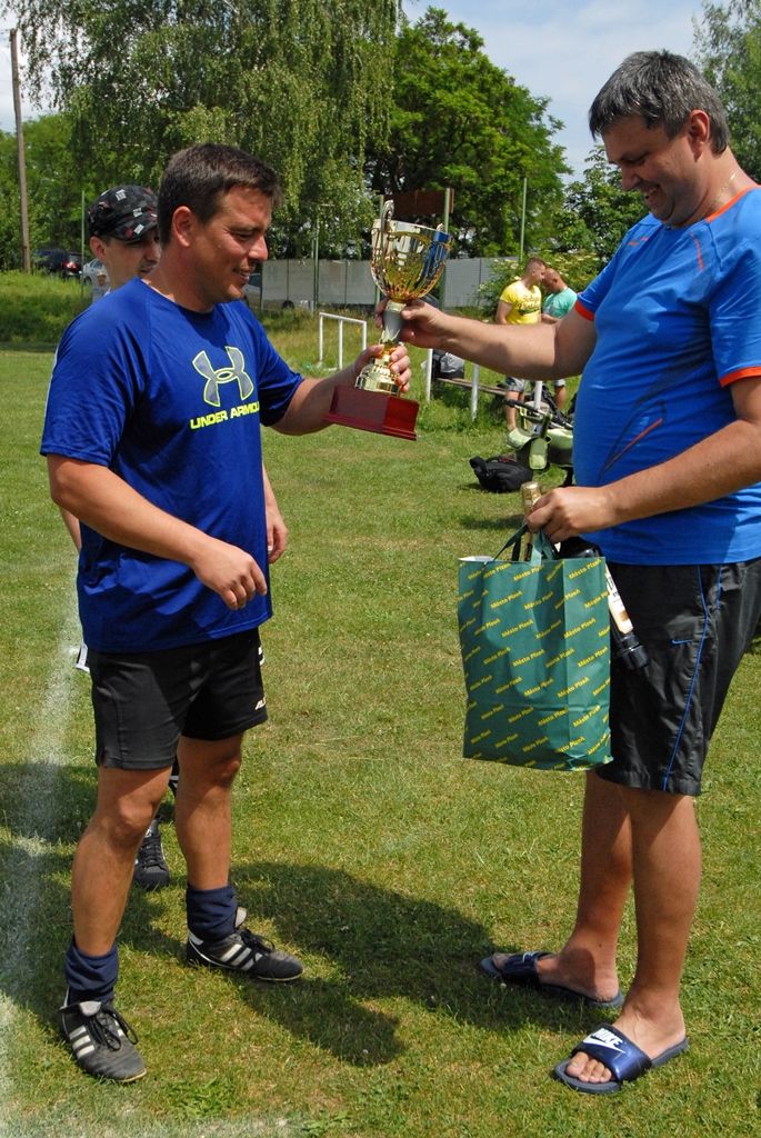 Zápasy se hrály ve třech skupinách 2 x 10 minut, vítězové skupin hráli systémem každý s každým. Nejlepším týmem celého fotbalového turnaje se stali členové vězeňské služby, kteří tak obhájili loňské prvenství a opět převzali putovní pohár memoriálu. Novinkou letošního klání bylo vyhlášení nejlepšího střelce, kterým se stal policista Jurečka z Obvodního oddělení Plzeň – Vinice. (foto: 12.6.2014)