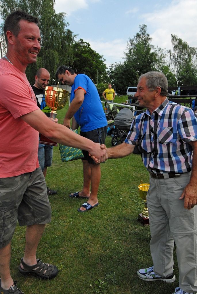 Zápasy se hrály ve třech skupinách 2 x 10 minut, vítězové skupin hráli systémem každý s každým. Nejlepším týmem celého fotbalového turnaje se stali členové vězeňské služby, kteří tak obhájili loňské prvenství a opět převzali putovní pohár memoriálu. Novinkou letošního klání bylo vyhlášení nejlepšího střelce, kterým se stal policista Jurečka z Obvodního oddělení Plzeň – Vinice. (foto: 12.6.2014)
