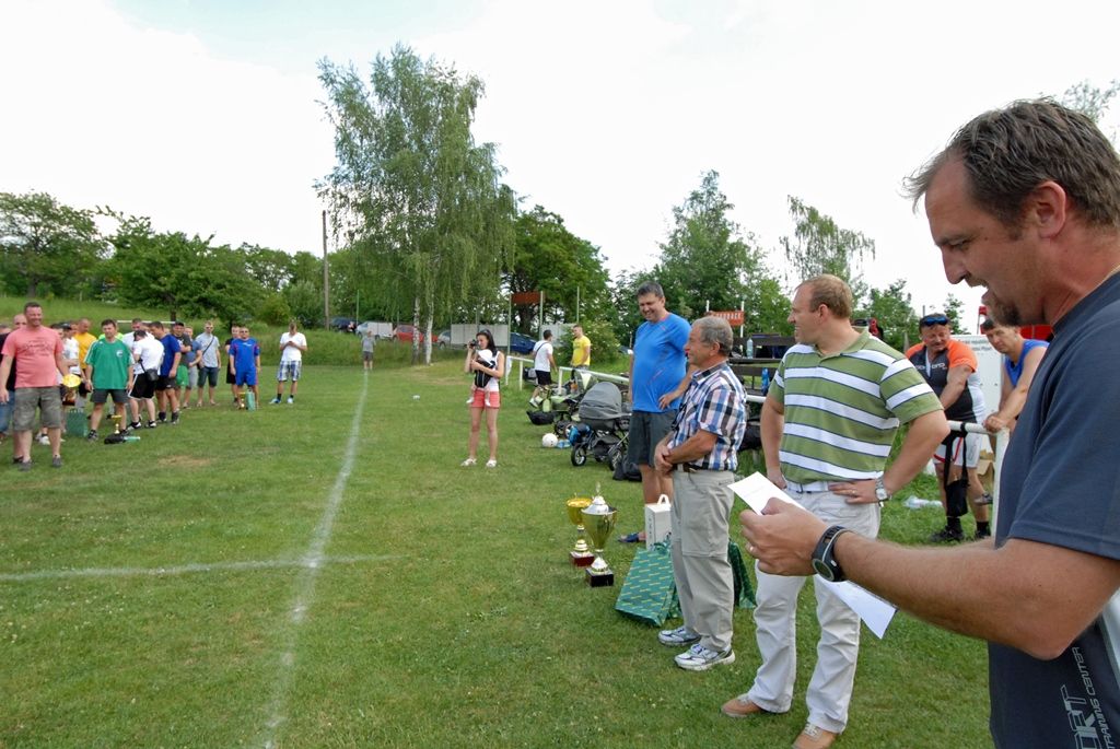 Zápasy se hrály ve třech skupinách 2 x 10 minut, vítězové skupin hráli systémem každý s každým. Nejlepším týmem celého fotbalového turnaje se stali členové vězeňské služby, kteří tak obhájili loňské prvenství a opět převzali putovní pohár memoriálu. Novinkou letošního klání bylo vyhlášení nejlepšího střelce, kterým se stal policista Jurečka z Obvodního oddělení Plzeň – Vinice. (foto: 12.6.2014)