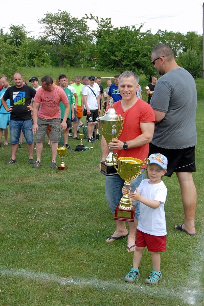 Zápasy se hrály ve třech skupinách 2 x 10 minut, vítězové skupin hráli systémem každý s každým. Nejlepším týmem celého fotbalového turnaje se stali členové vězeňské služby, kteří tak obhájili loňské prvenství a opět převzali putovní pohár memoriálu. Novinkou letošního klání bylo vyhlášení nejlepšího střelce, kterým se stal policista Jurečka z Obvodního oddělení Plzeň – Vinice. (foto: 12.6.2014)