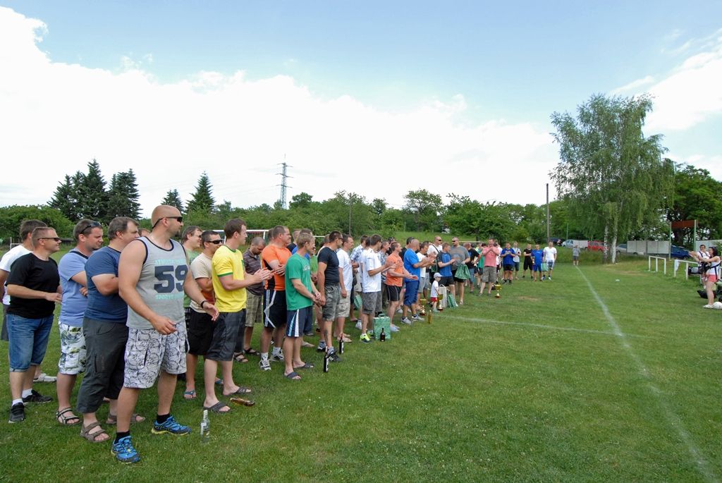 Zápasy se hrály ve třech skupinách 2 x 10 minut, vítězové skupin hráli systémem každý s každým. Nejlepším týmem celého fotbalového turnaje se stali členové vězeňské služby, kteří tak obhájili loňské prvenství a opět převzali putovní pohár memoriálu. Novinkou letošního klání bylo vyhlášení nejlepšího střelce, kterým se stal policista Jurečka z Obvodního oddělení Plzeň – Vinice. (foto: 12.6.2014)