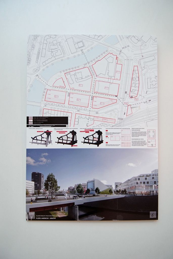 Všechny hodnocené návrhy architektonicko-urbanistické soutěže na řešení území Americká – Nádražní – křižovatka U Jána – Denisovo nábřeží je možné vidět na výstavě v atriu Měšťanské besedy. Porota ocenila tři z jedenácti zaslaných. Žádný z nich však nenavrhla na příčku nejvyšší. O druhé místo se dělí návrhy mimoplzeňských architektů, třetí místo získal tým plzeňský. (foto: 16.6.2014)