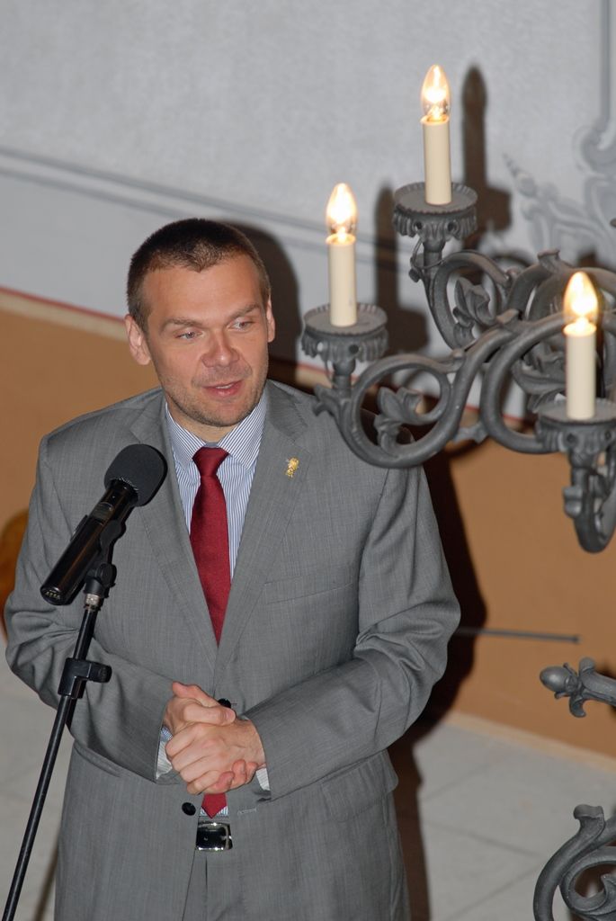 Po více než tříleté rekonstrukci se dnes veřejnosti otevřela Stará synagoga ve vnitrobloku domu ve Smetanových sadech 5. V prostorách obnovené památky vzniklo Regionální centrum židovské kultury s expozicí věnovanou historii plzeňské židovské komunity. Synagoga bude kromě výstav sloužit pro komorní kulturní a společenské akce a současně pro liturgické potřeby židovské obce. (foto: 18.6.2014)