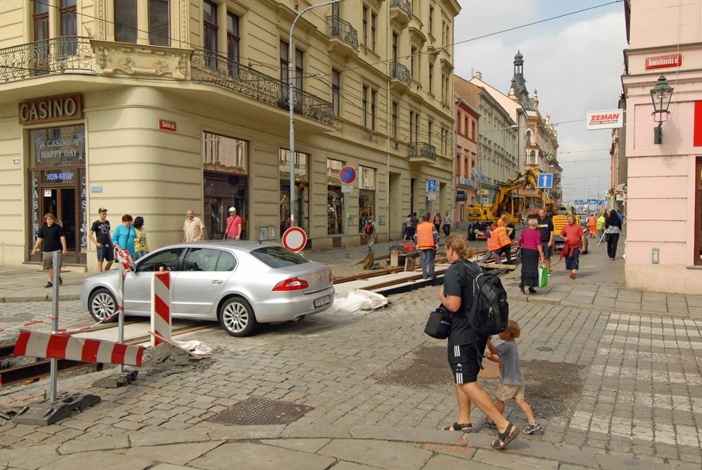 Stavební práce v centru města pokračují podle plánu (foto: 29.7.2014)