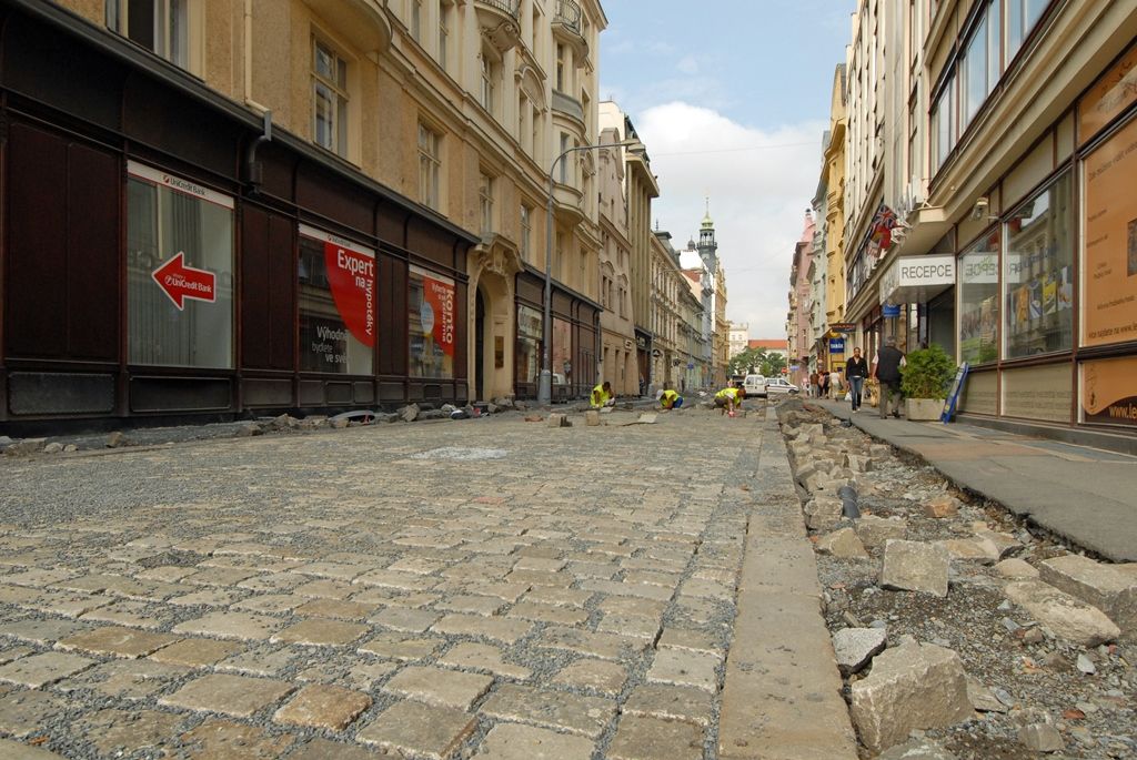 Stavební práce v centru města pokračují podle plánu (foto: 29.7.2014)