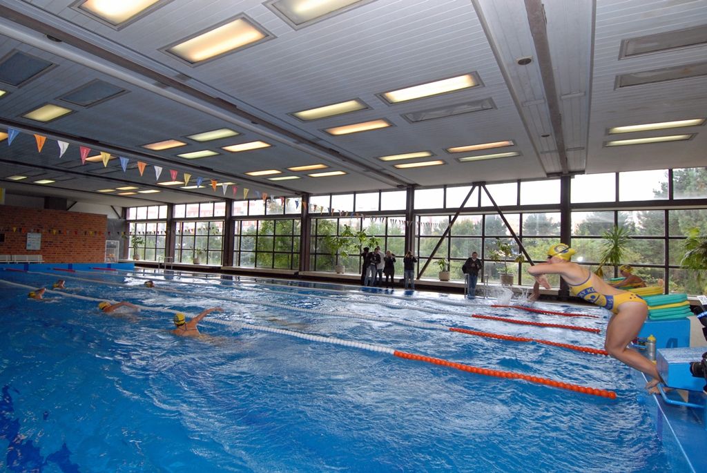 Bazén na Lochotíně se po rekonstrukci otevřel veřejnosti