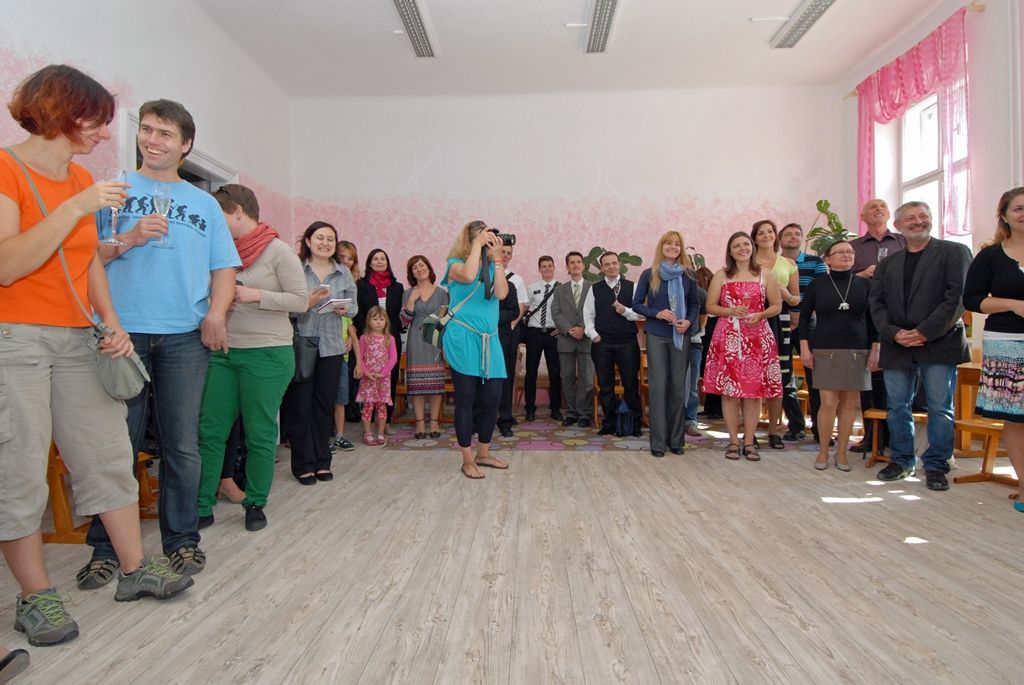 První škola v Plzeňském kraji s waldorfským výukovým systémem byla dnes (28.8.2014) slavnostně otevřena v Plzni. Waldorfská základní škola Dobromysl se nachází v bývalé školní budově v Husově ulici, kterou získala od města do výpůjčky. Waldorfská škola vychází z pedagogických zásad formulovaných rakouským filosofem, esoterikem a sociálním myslitelem Rudolfem Steinerem. Je organizována jako svobodná škola, která podporuje individuální nadání a kreativitu a snaží se zajistit všestranný rozvoj dítěte.
