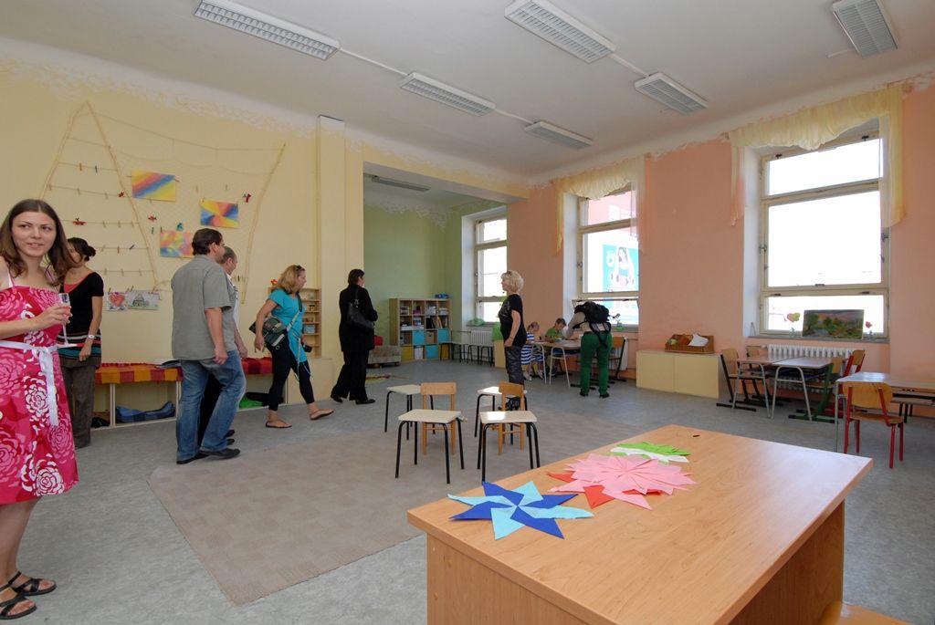 První škola v Plzeňském kraji s waldorfským výukovým systémem byla dnes (28.8.2014) slavnostně otevřena v Plzni. Waldorfská základní škola Dobromysl se nachází v bývalé školní budově v Husově ulici, kterou získala od města do výpůjčky. Waldorfská škola vychází z pedagogických zásad formulovaných rakouským filosofem, esoterikem a sociálním myslitelem Rudolfem Steinerem. Je organizována jako svobodná škola, která podporuje individuální nadání a kreativitu a snaží se zajistit všestranný rozvoj dítěte.