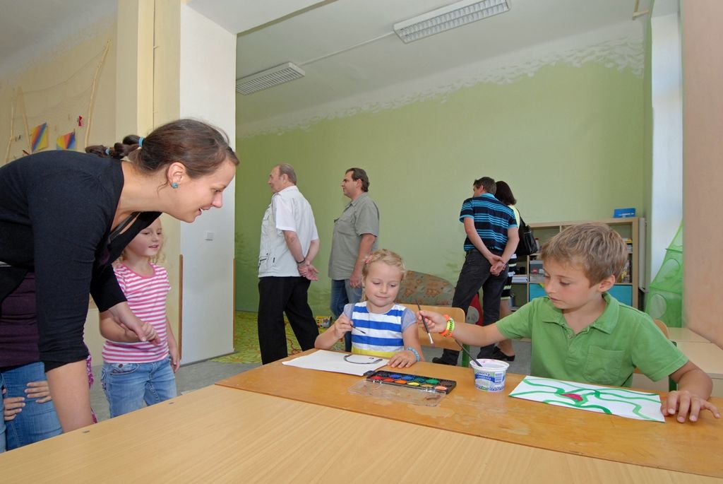 První škola v Plzeňském kraji s waldorfským výukovým systémem byla dnes (28.8.2014) slavnostně otevřena v Plzni. Waldorfská základní škola Dobromysl se nachází v bývalé školní budově v Husově ulici, kterou získala od města do výpůjčky. Waldorfská škola vychází z pedagogických zásad formulovaných rakouským filosofem, esoterikem a sociálním myslitelem Rudolfem Steinerem. Je organizována jako svobodná škola, která podporuje individuální nadání a kreativitu a snaží se zajistit všestranný rozvoj dítěte.