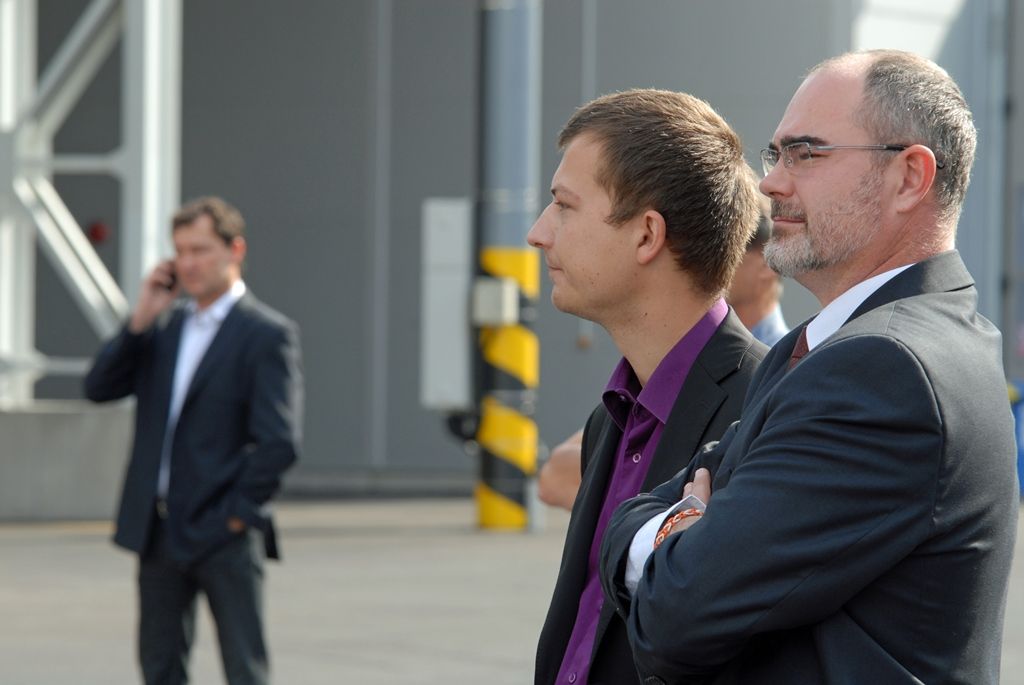 V areálu Škodovky na Karlově byla dnes (29.8.2014) s ročním předstihem zprovozněna nová technická základna Plzeňských městských dopravních podniků. Jedná se o jeden z největších projektů partnerství veřejného a soukromého sektoru v České republice. Nové depo postavené za dobu dvou let bude v současné době sloužit 112 autobusům a 86 trolejbusům.