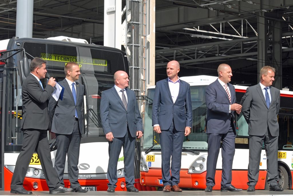 V areálu Škodovky na Karlově byla dnes (29.8.2014) s ročním předstihem zprovozněna nová technická základna Plzeňských městských dopravních podniků. Jedná se o jeden z největších projektů partnerství veřejného a soukromého sektoru v České republice. Nové depo postavené za dobu dvou let bude v současné době sloužit 112 autobusům a 86 trolejbusům.