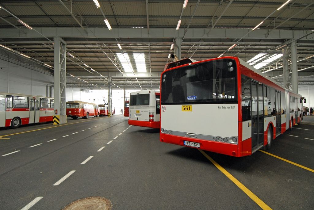 V areálu Škodovky na Karlově byla dnes (29.8.2014) s ročním předstihem zprovozněna nová technická základna Plzeňských městských dopravních podniků. Jedná se o jeden z největších projektů partnerství veřejného a soukromého sektoru v České republice. Nové depo postavené za dobu dvou let bude v současné době sloužit 112 autobusům a 86 trolejbusům.