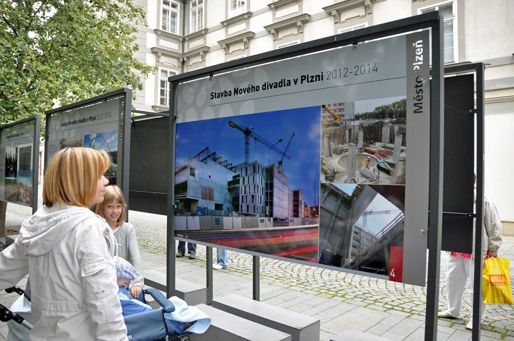 Výstava krok za krokem provází historií plzeňského divadelnictví